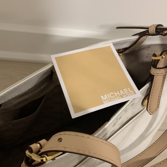 Michael kors shiny white purse - Picture 8 of 8